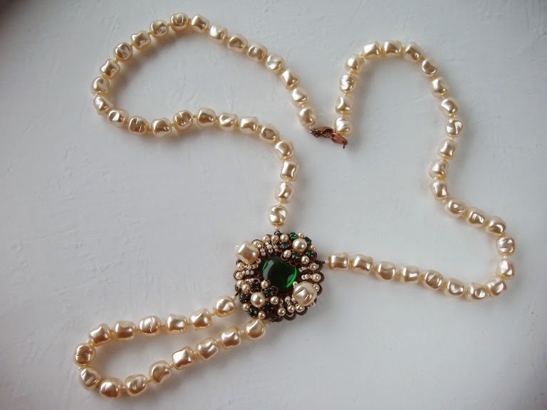 Long necklace emerald green and pearl Eesti disain ehted Estonian design jewelry ビジュー bijoux collier sautoir 