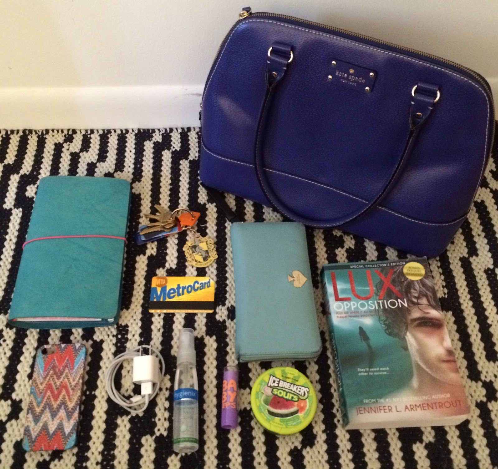 What's In My Bag | Alexa from Alexa Loves Books | Hello, Chelly