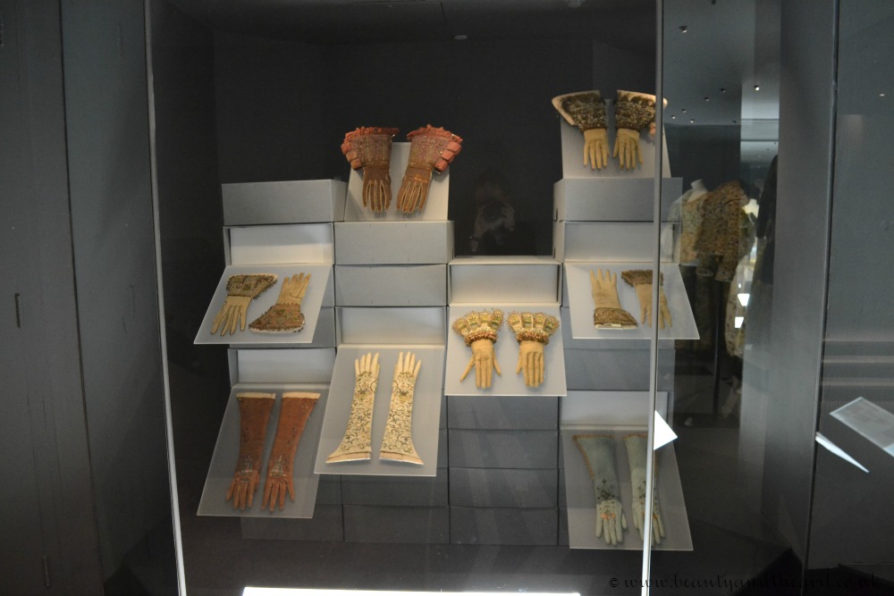 Shakespearean-Time Gloves Shakespearean-Time Gloves