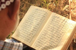 Puisi Ayah Pada Makam Ayah Karya Alvi Chan Puisi Ayah Pada Makam Ayah Karya Alvi Chan