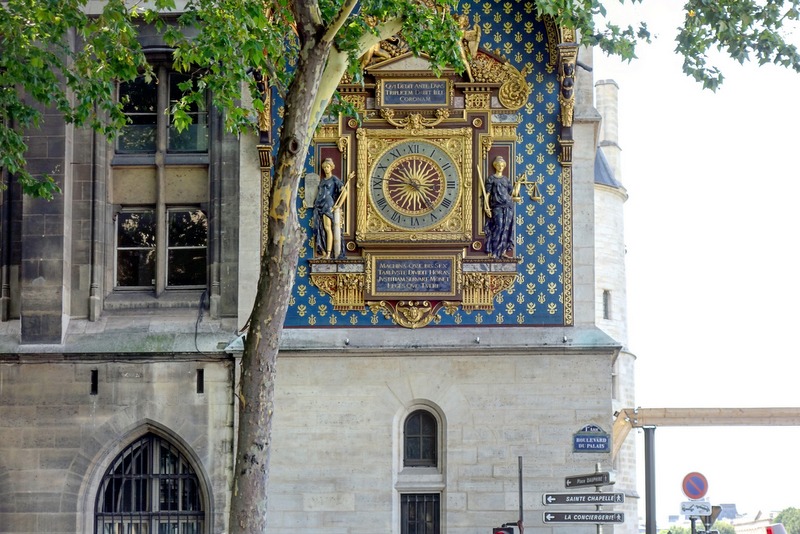 Paris La plus vieille horloge publique