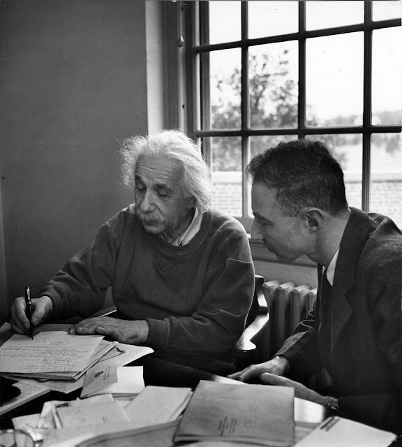 This is What Albert Einstein and J. Robert Oppenheimer Looked Like  in 1947 