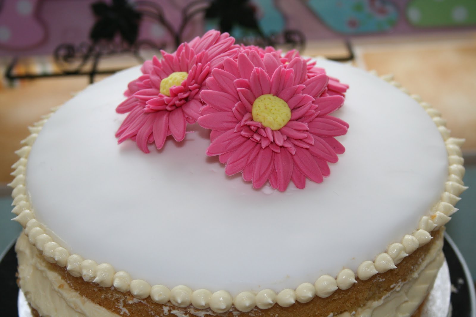 Chintzy Cakes Gerbera Cake