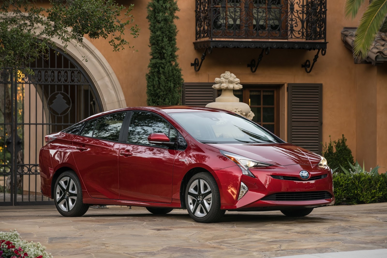 Beauty Is Only Skin Deep: The 2017 Toyota Prius Four Touring