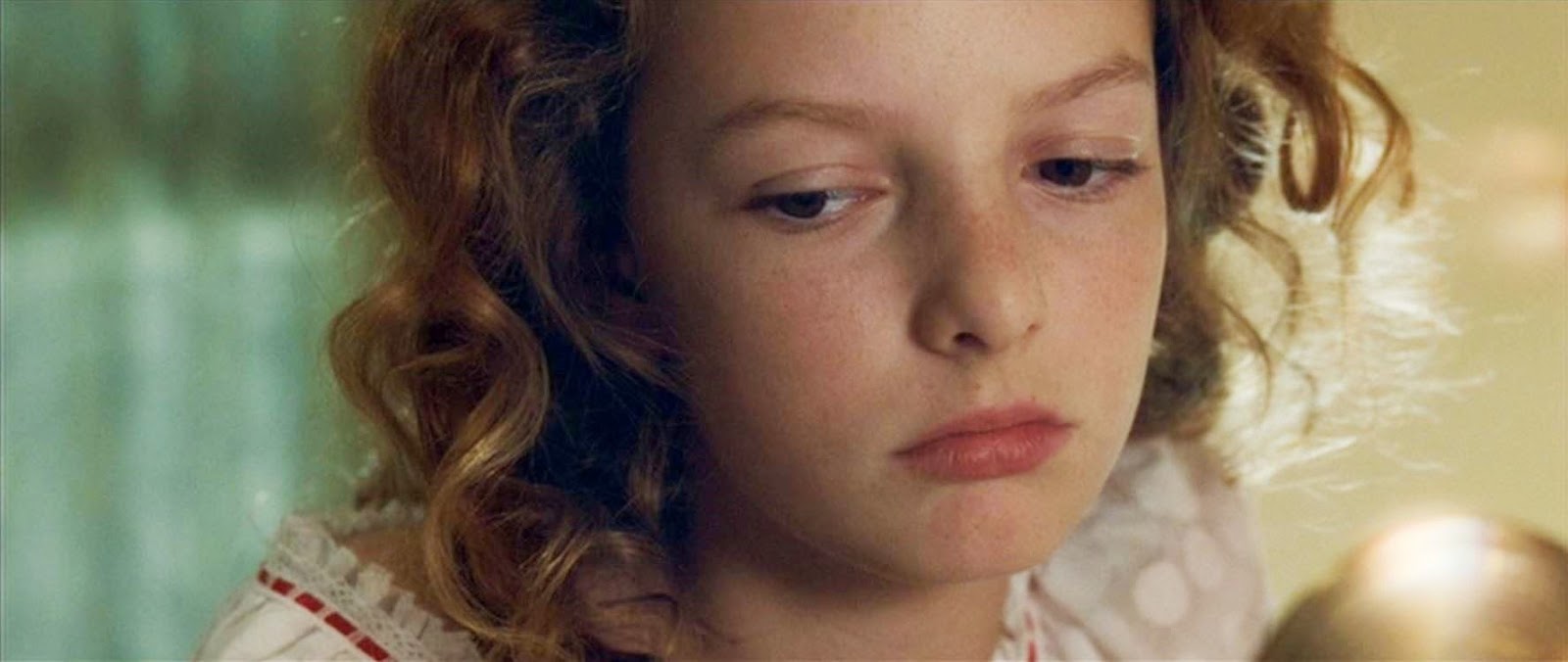 Dakota Blue Richards Films Et Programmes Tv Movie and TV Cast Screencaps: Dakota Blue Richards as Lyra Belacqua