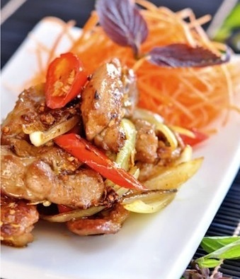 Vietnamese chicken with turmeric and lemongrass recipe on SeasonWithSpice.com