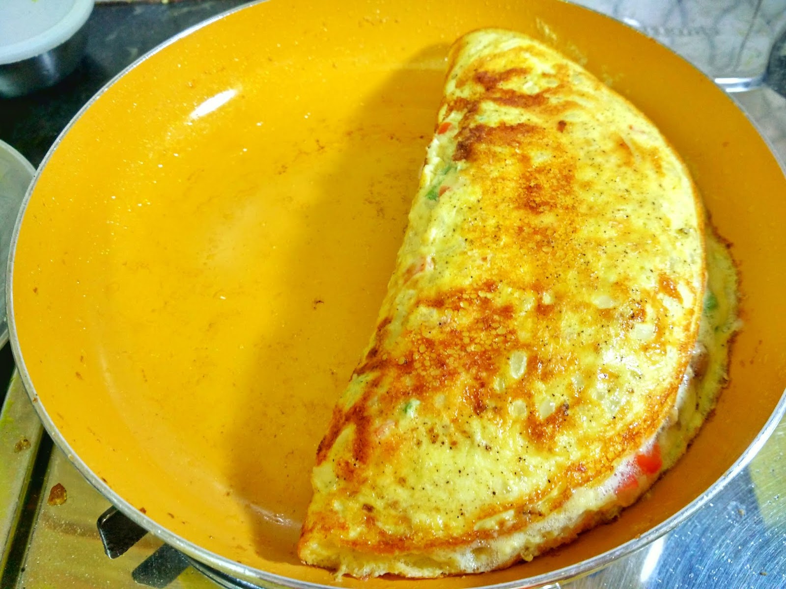 Cheesy Chicken filled Omelette Garlic Chicken Omelette Tempting Treat
