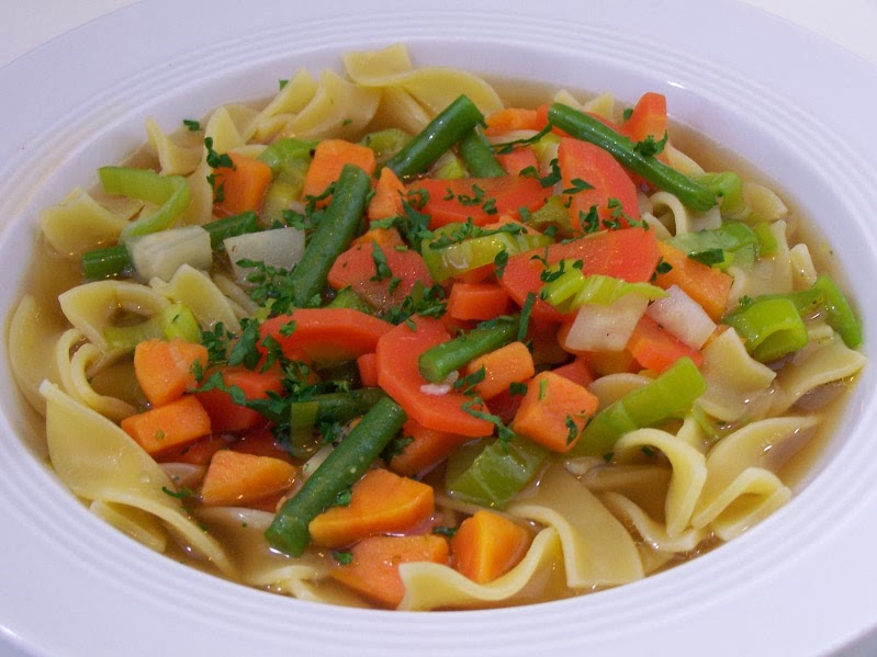 Lecker Bentos und mehr: Gemüse-Nudel-Suppe
