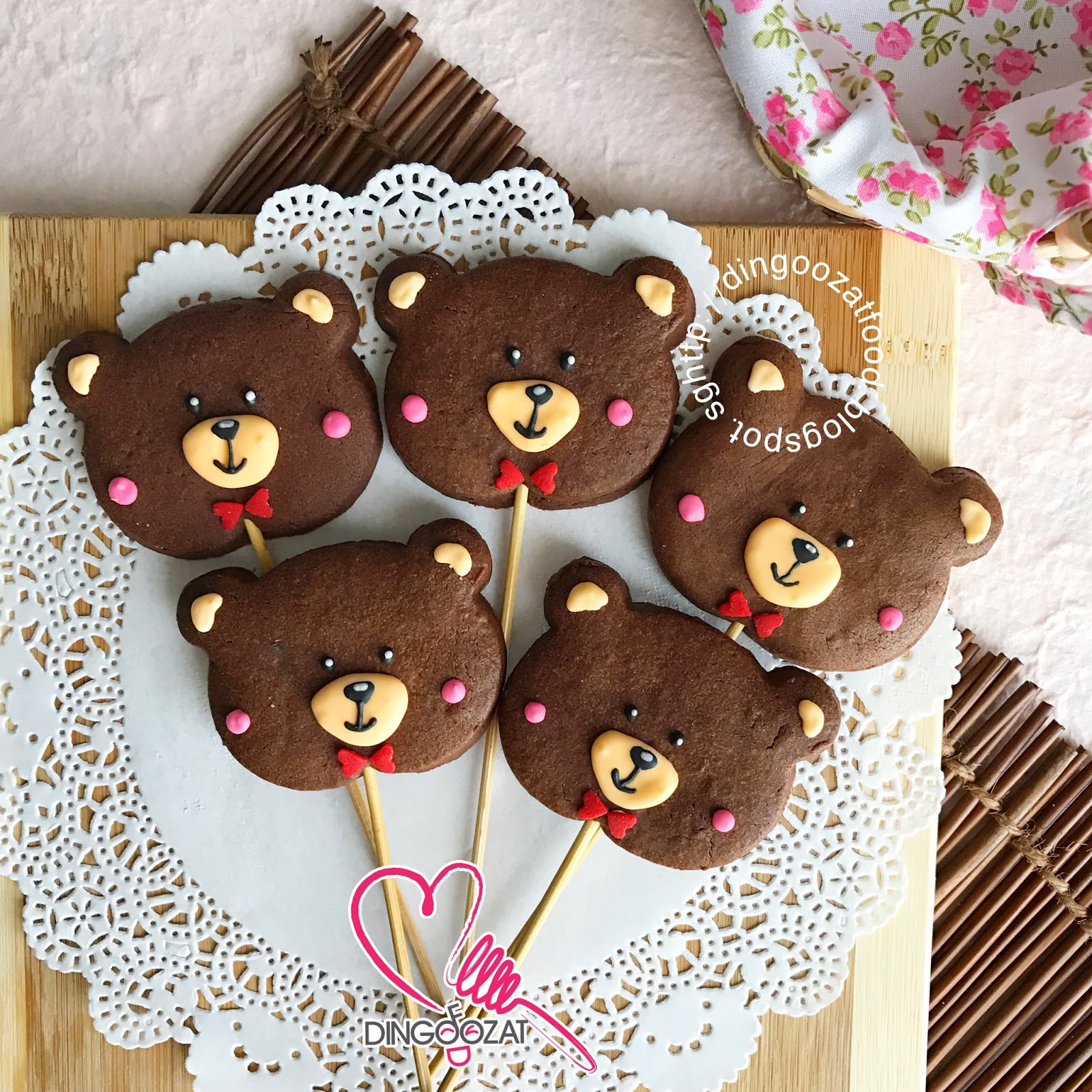 Miki's Food Archives Chocolate Bear Cookie Pops 小熊巧克力曲奇棒