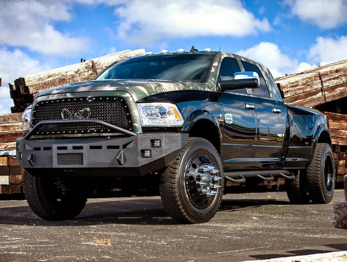 Dodge Ram 3500 рядом с