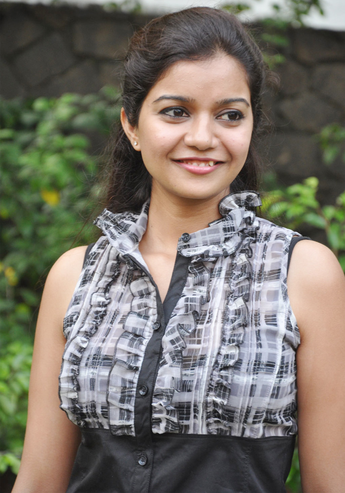Actress swathi sexy hot pics.