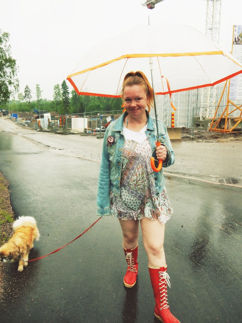 Esittelen mummon sadepäivän asun