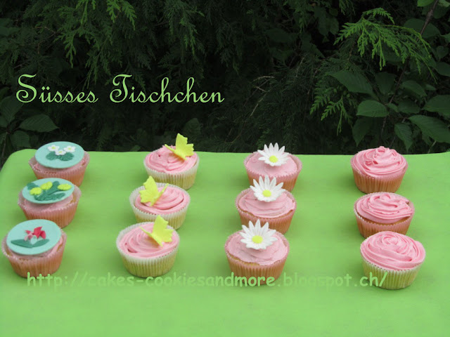 Süsses Tischchen von Cakes, Cookies and more