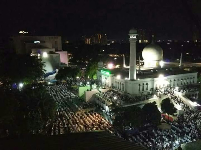 Masya Allah! Spirit 212. Jamaah Shubuh di Masjid Al-Azhar Membludak. Tanda Kebangkitan Islam? Masya Allah! Spirit 212. Jamaah Shubuh di Masjid Al-Azhar Membludak. Tanda Kebangkitan Islam?
