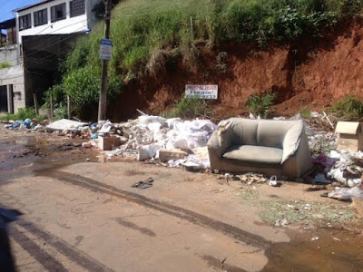 Isso é uma vergonha! Lixão na rua Maragogipe Isso é uma vergonha! Lixão na rua Maragogipe