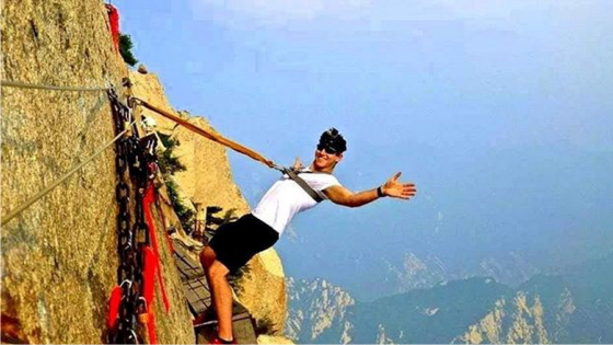 Tempat Foto Selfie Paling Menakutkan Tempat Foto Selfie Paling Menakutkan