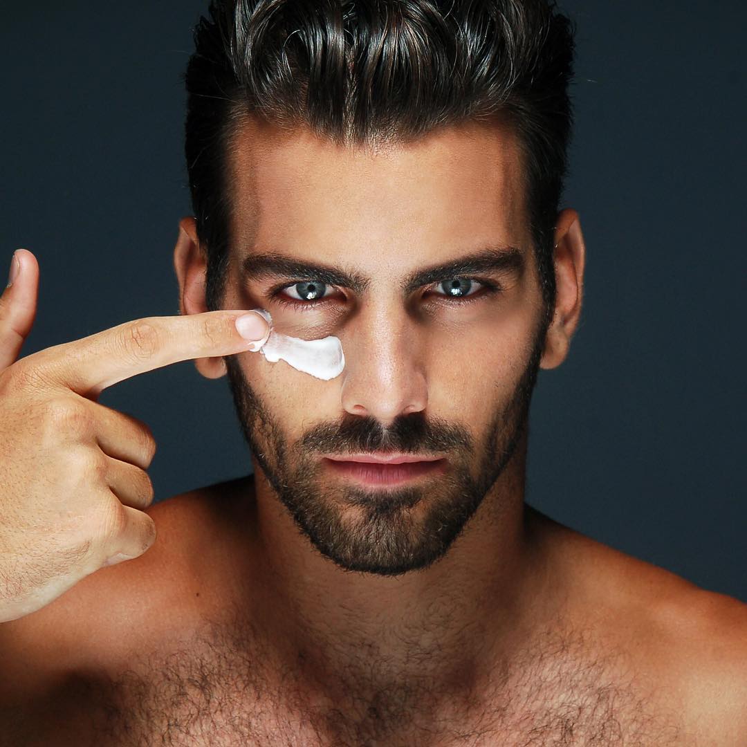 Парень с глухой провинции. Глухой человек. Фото мужчин deaf. Глухонемой. Глухих парень.