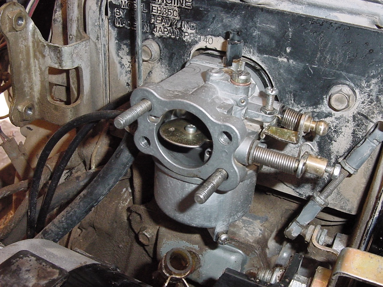 Холостой ход ваз 2107 карбюратор. Регулировочные винты карбюратора ока 11113. Винт оборотов карбюратор ваз 2106. Карбюратор ваз 21011. Болт холостого хода ваз 2105 азон.