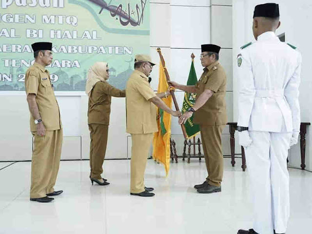 Petrus Beruatwarin Melepas Peserta Kontingen MTQ Maluku Tenggara Petrus Beruatwarin Melepas Peserta Kontingen MTQ Maluku Tenggara