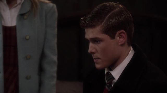 Films Et Séries Tv Avec Mason Dye ausCAPS: Mason Dye shirtless in Flowers In The Attic
