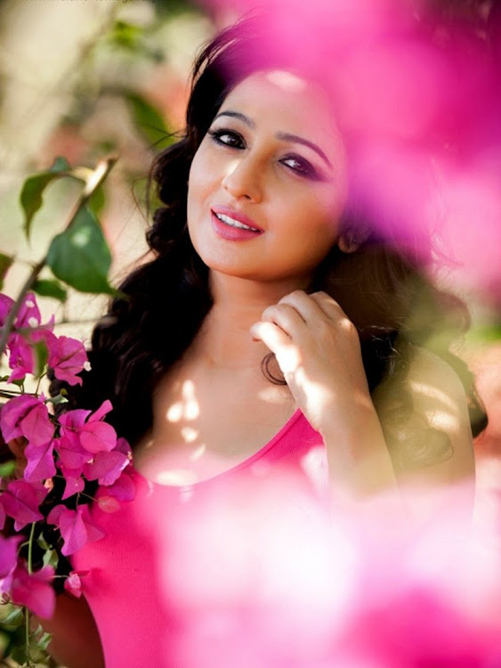 Aavaana Photoshoot stills