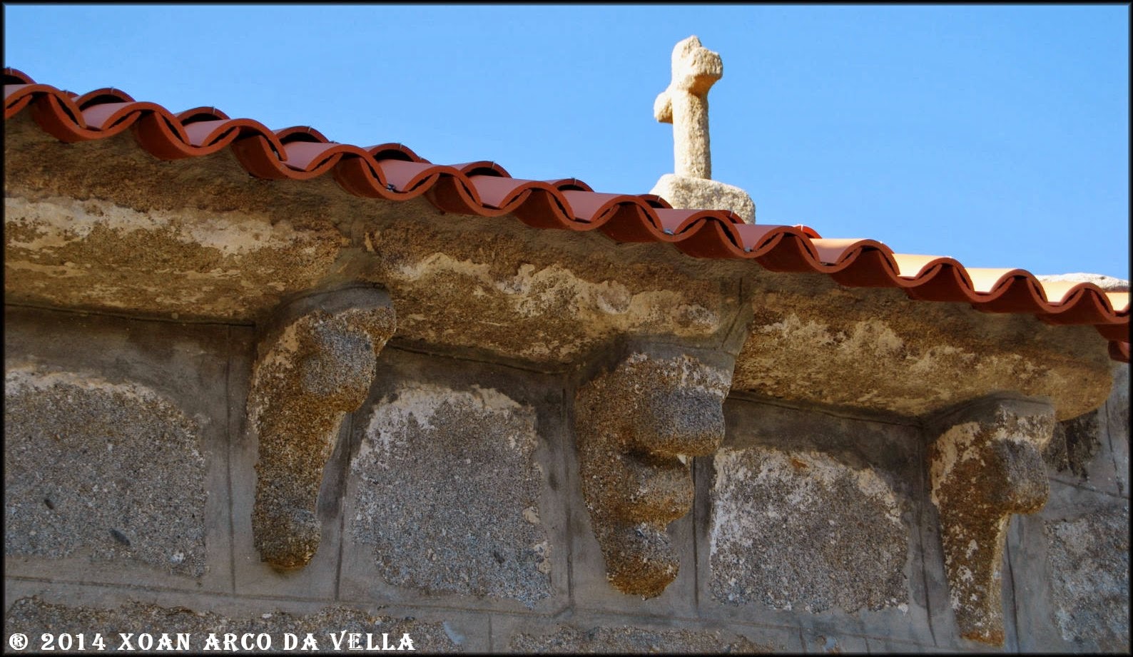 XOAN ARCO DA VELLA IGLESIA DE SAN FIZ DE LOIS RIBADUMIA