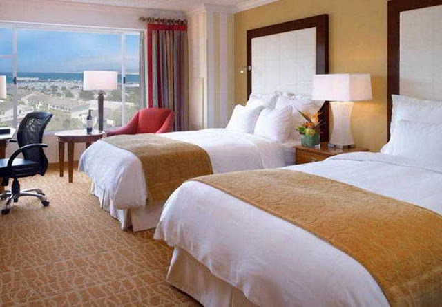 Immerse yourself in the contemporary elegance of our downtown hotel with a premier location at Monterey Marriott.