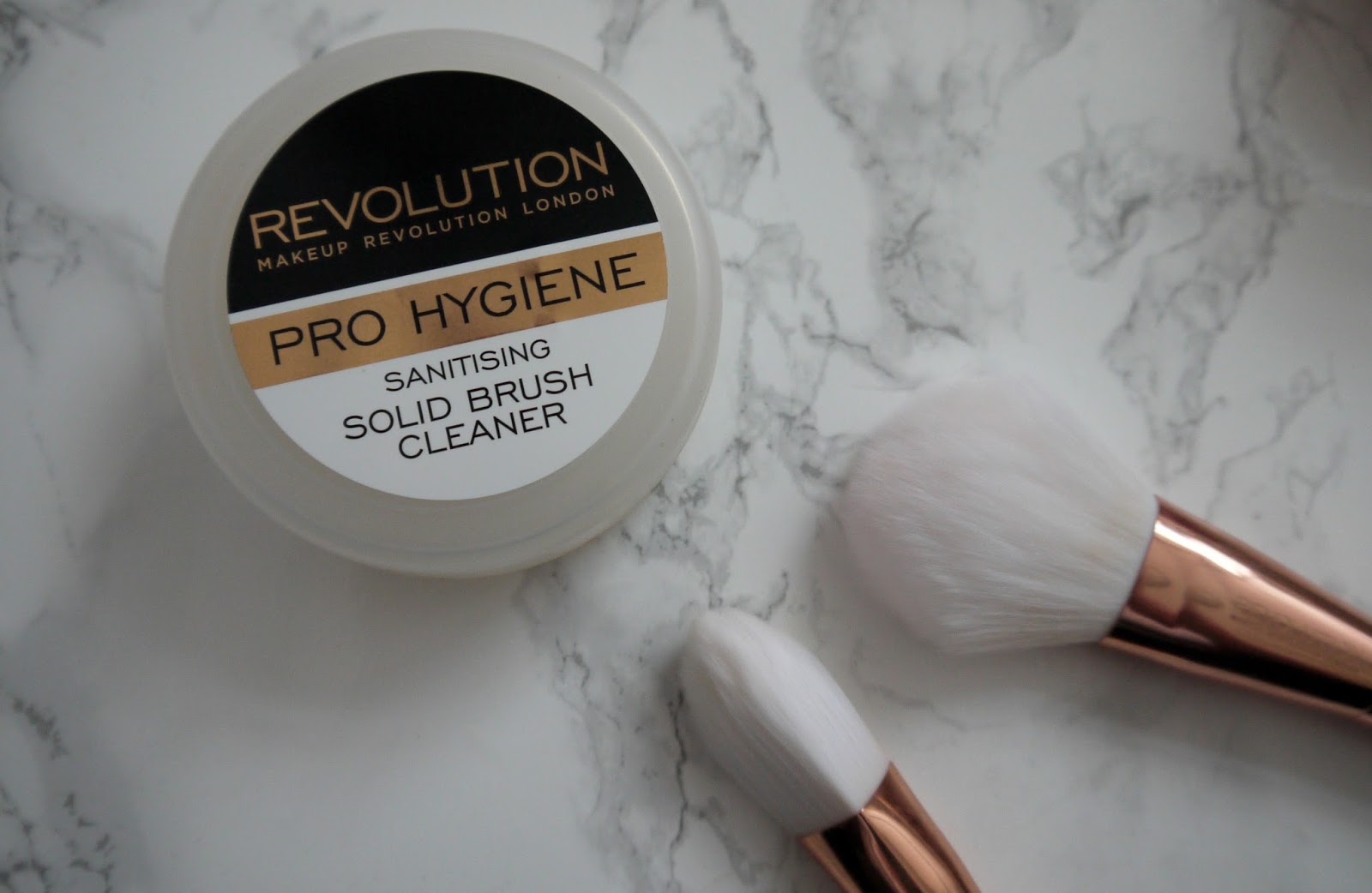 MAKE UP REVOLUTION SOLID BRUSH CLEANER REVIEW
