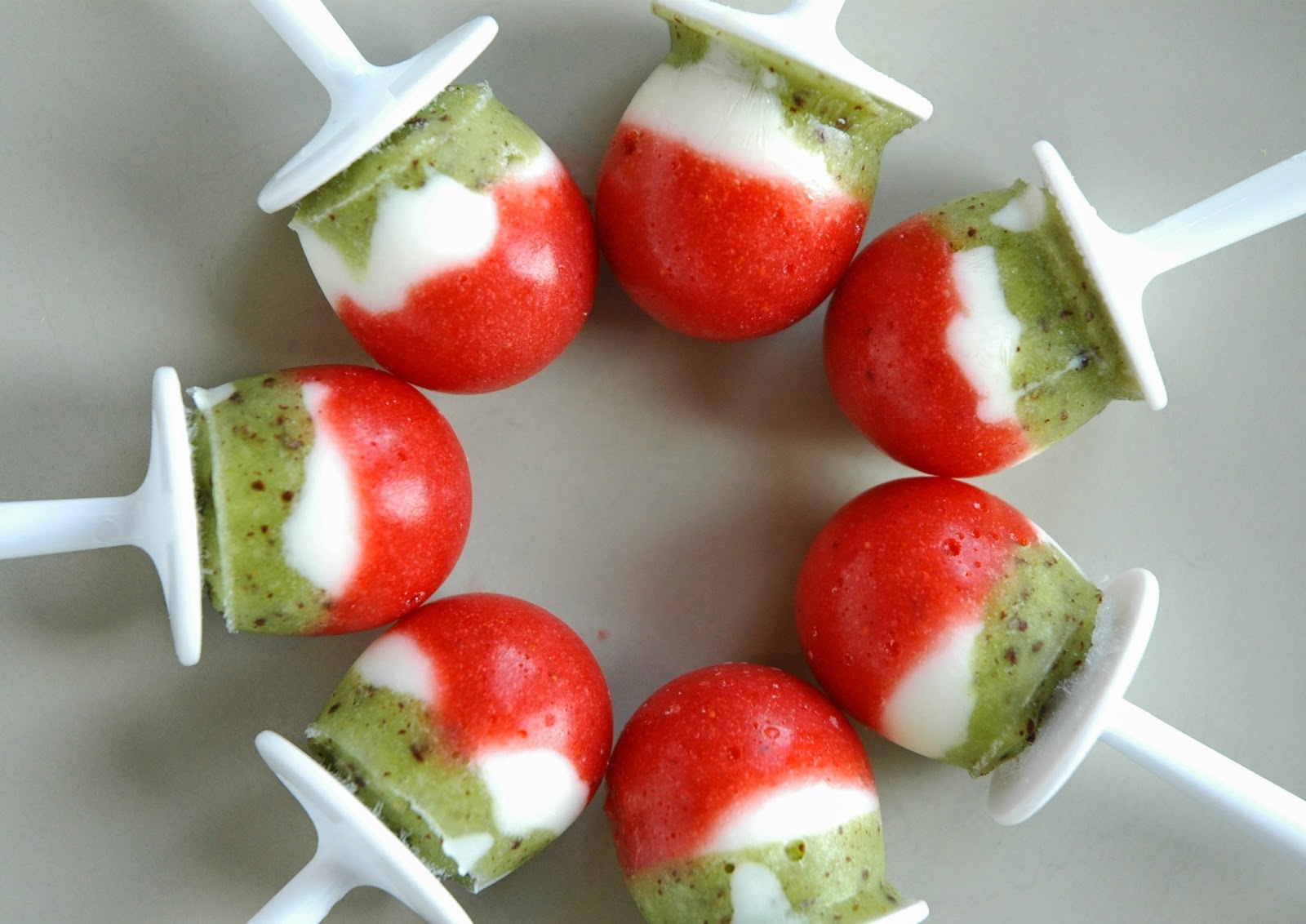 Christmas Popsicles- Healthy Holiday Snack or Dessert