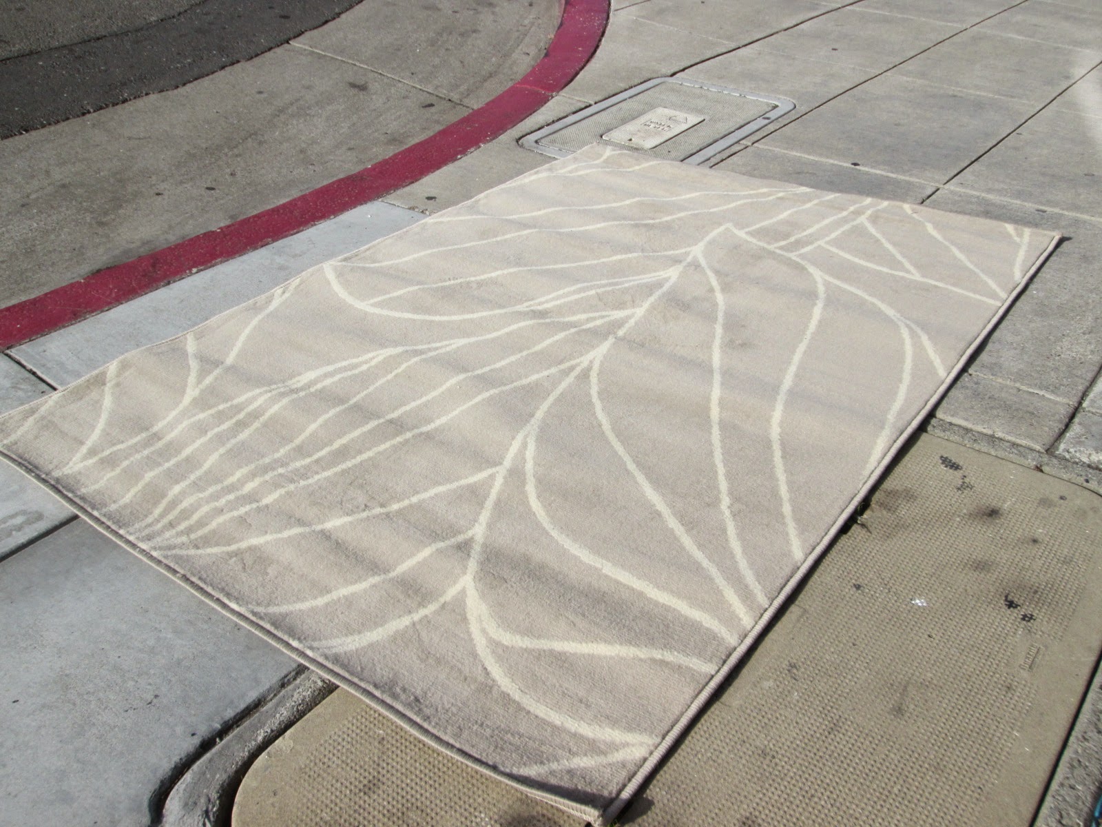 UHURU FURNITURE & COLLECTIBLES SOLD 4x6 Ikea Leaf Pattern Area Rug 20