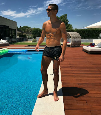 Foto Tubuh Berotot Cristiano ronaldo