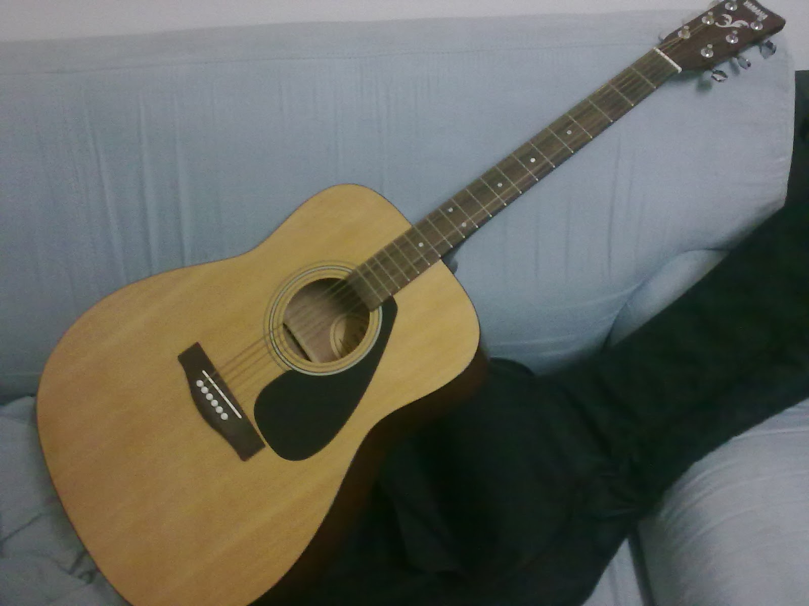 APA KHABAR DUNIA! Yippiee&hellip;aku blajar main gitar