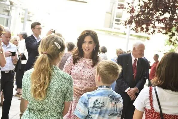 Crown Princess Mary attended the inauguration of painter Jesper Christiansen's work Skyggeflor at Danish House