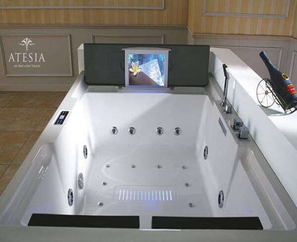 Luxury bath tub