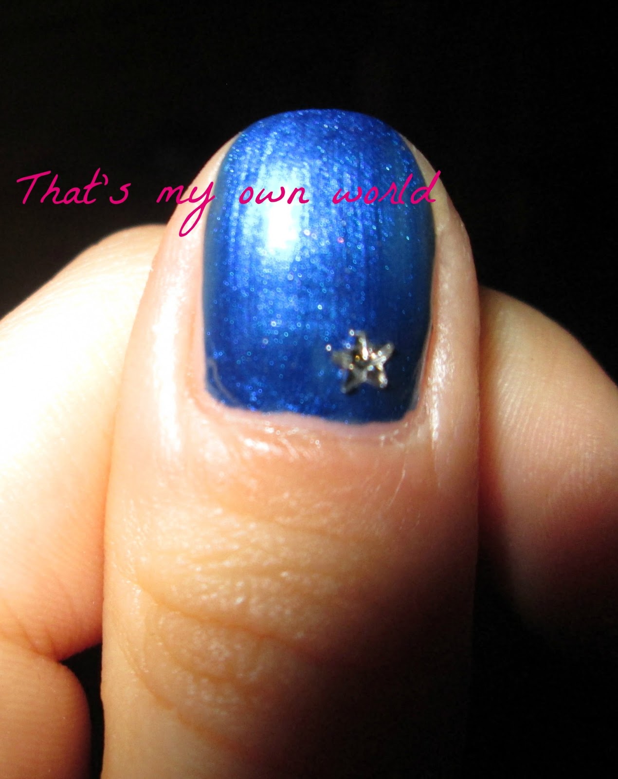THAT'S MY OWN WORLD Nail art blu e oro
