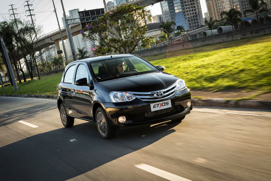 Toyota lança Etios 2015 no Brasil