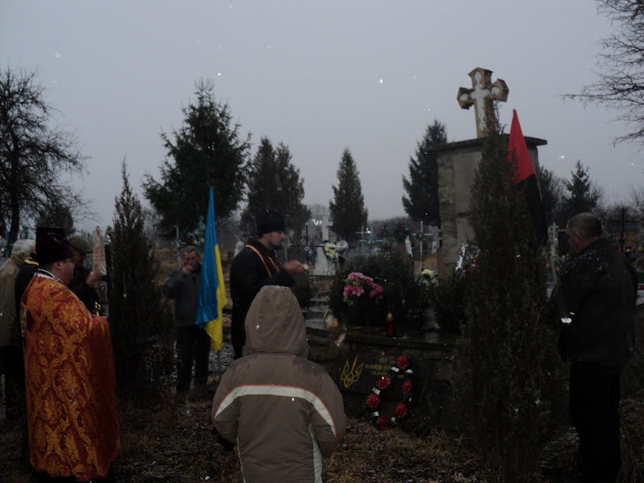 Поминальний парастас за воїнами ОУН-УПА на їхній могилі у с .Вишнівчик