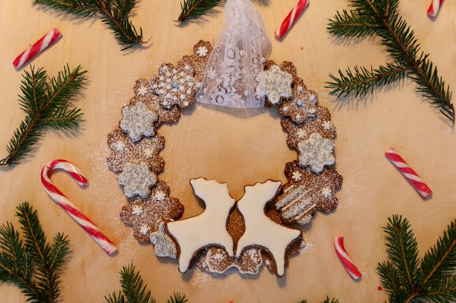 piparikranssi, gingerbread wreath, joulupipari, gingerbread, piparin koristelu