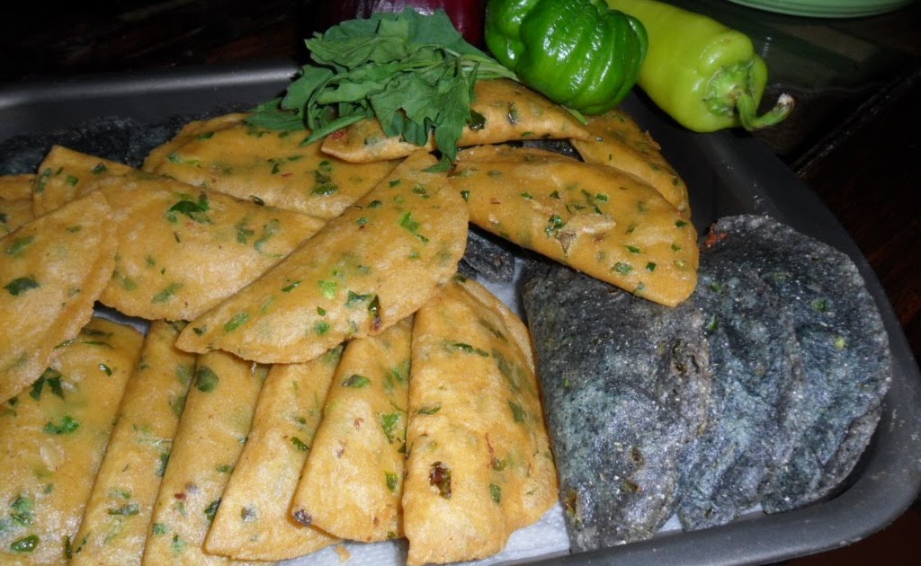 Comal y Metate: Empanadas de Chaya y queso
