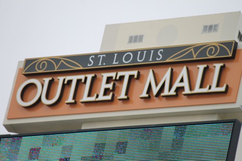 St. Louis Outlet Mall, formerly St Louis Mills, struggles amid tough market