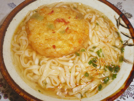 電子レンジでどん兵衛を作ると『麺が生麺っぽくなる！』