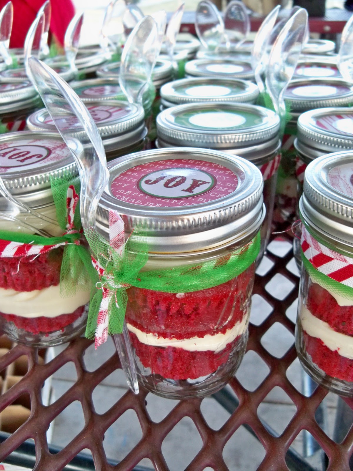 the-cake-shoppe-mason-jar-cupcakes