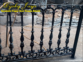 Railing-Balkon-Besi-Tempa-Klasik-Mewah-01 balkon tempa mewah, balkon tempa klasik, gambar balkon tempa, harga balkon tempa, model balkon tempa, pagar balkon tempa