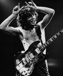 Mundo Cinecomio.: AC/DC: 40 años de puro Rock.