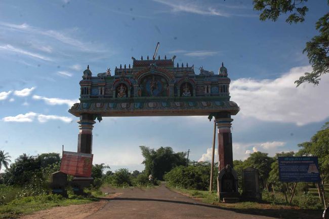 Sri Madhyapureeswara Temple Entrance Archway Sri Madhyapureeswara Temple Entrance Archway