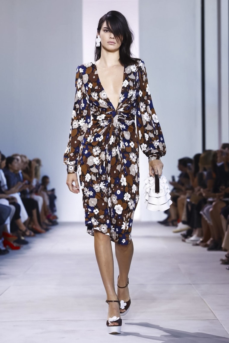 Michael Kors Spring Summer 2017 - New York Fashion Week michael-kors-spring-summer-2017-New-York-Fashion-Week, michael-kors-spring-summer, bag-michael-kors, sac-michael-kors, robe-michael-kors, lunettes-michael-kors, glasses-michael-kors, dress-michael-kors, chaussures-michael-kors, talons-michael-kors, escarpins-michael-kors, wheels-michael-kors, dudessinauxpodiums, du-dessin-aux-podiums, kendall-jenner-michael-kors