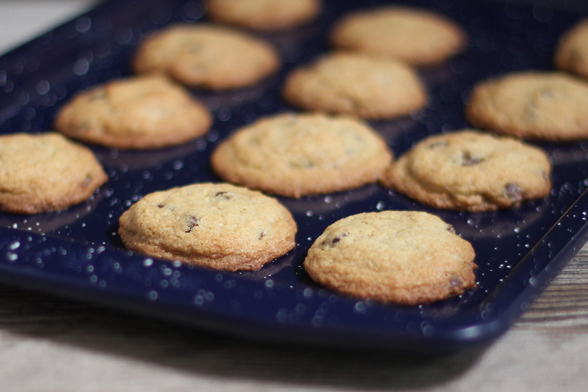 Cookistry's Kitchen Gadget and Food Reviews: Paula Deen Speckled Bakeware  (and King Arthur Flour cookies)