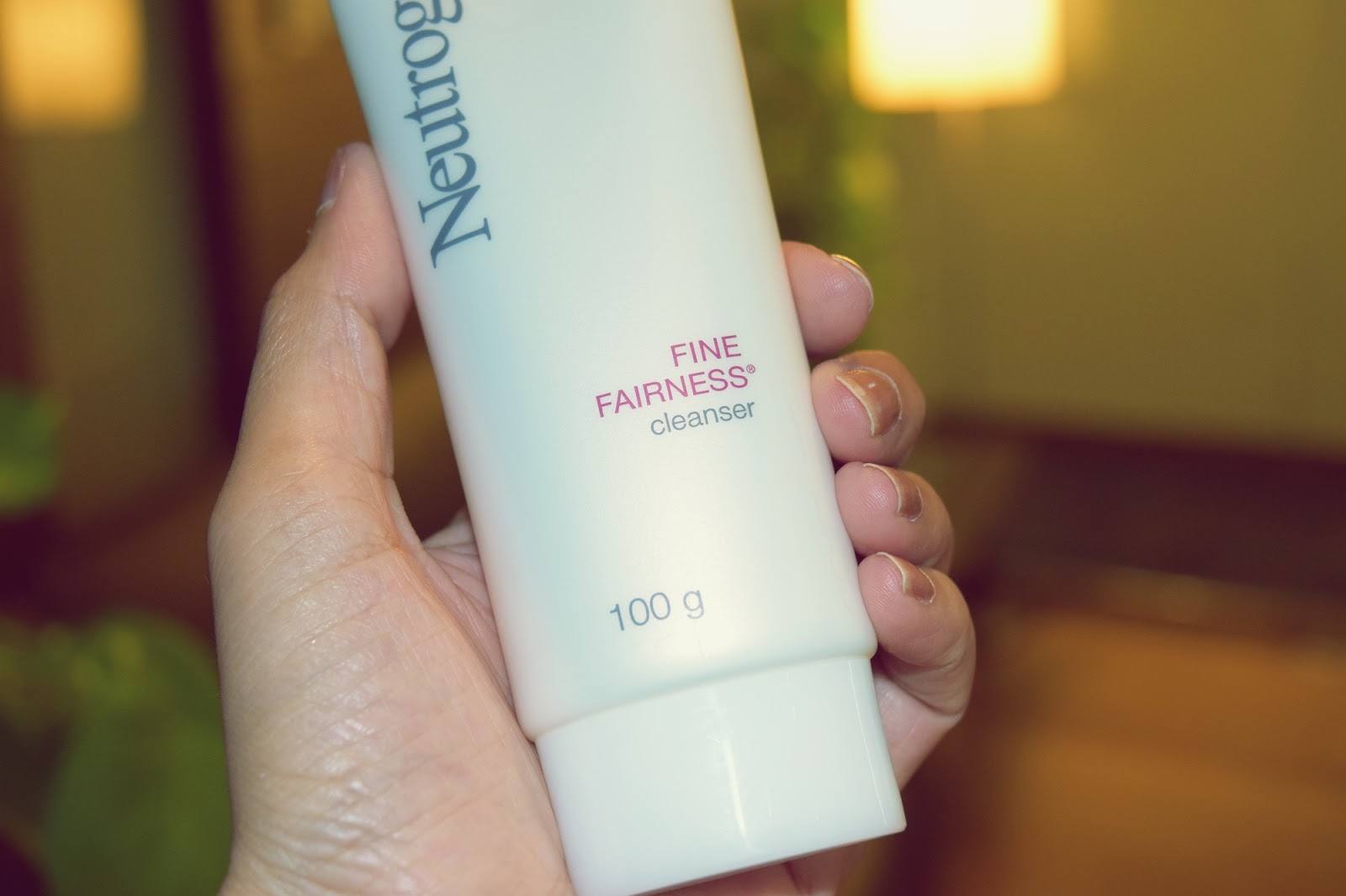 neutrogena fine fairness cleanser