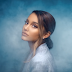 Ariana Grande está em clima de despedida da era "Sweetener" no clipe de "breathin"