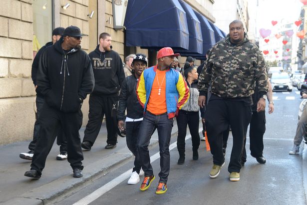 Porn Queen And Bodyguard - Photos: World's Strongest Boxer Floyd Mayweather Steps Out With Giant  Bodyguard In Milan Italy - NaijaGists.com - Proudly Nigerian DIY Motivation  & Information Blog
